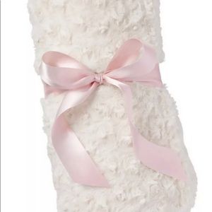 ULTA Plush Throw/Blanket 50x60 white